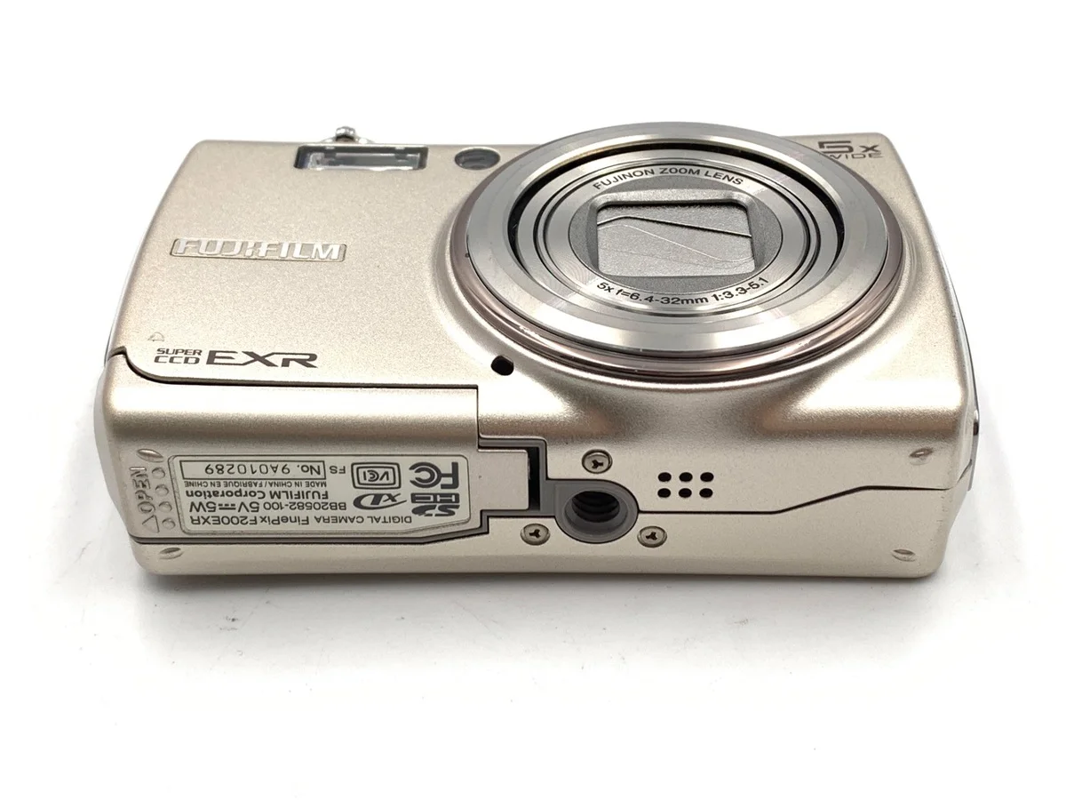 Fujifilm FinePix F200EXR - Thumbnail 3