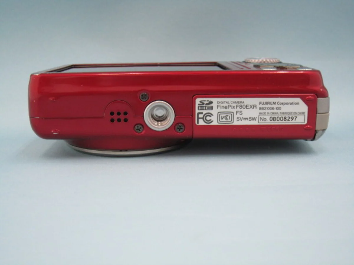 Fujifilm FinePix F80EXR - Thumbnail 3